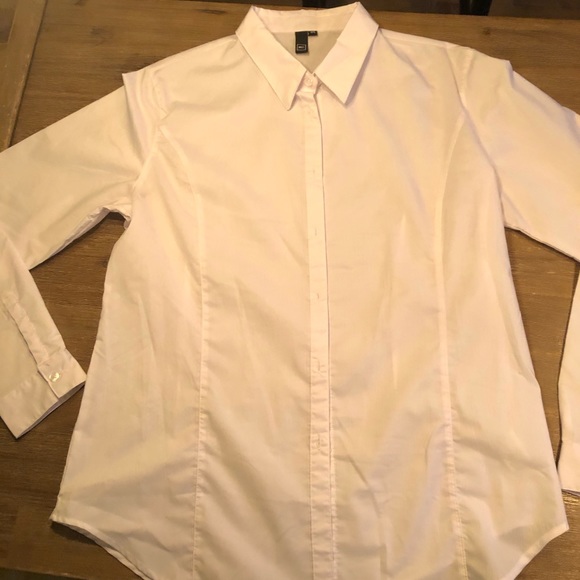 White blouse - Picture 1 of 2